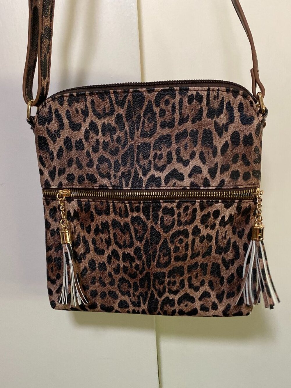 Leopard print crossbody bag w/tassels, size 10" x 10.5"